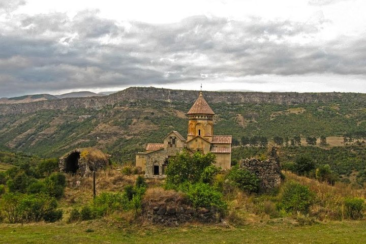 Full-Day Tour Yerevan, Dendropark, Hnevank and Saghmosavank  - Photo 1 of 6