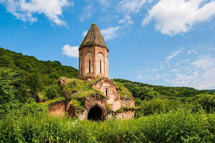 On the road to the monastery of Kirants  - Photo 1 of 3