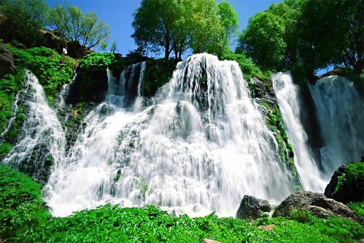 Shaki waterfall