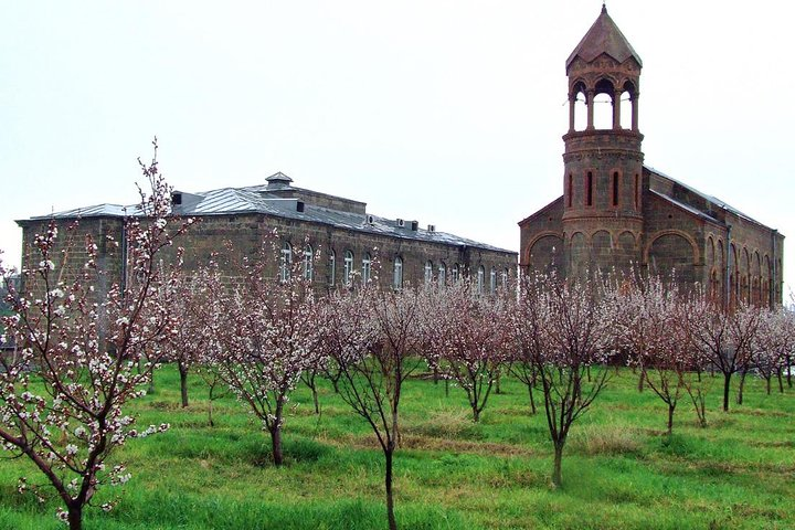 Private tour to Oshakan, Karmravor, Hovhanavank, Saghmosavank monasteries - Photo 1 of 10