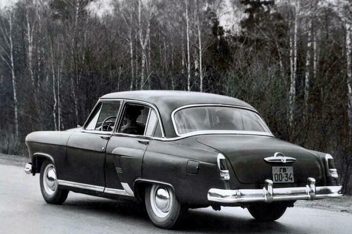 Retro KGB Tour: A Volga 21 Adventure in Yerevan's Soviet Past with photography - Photo 1 of 14