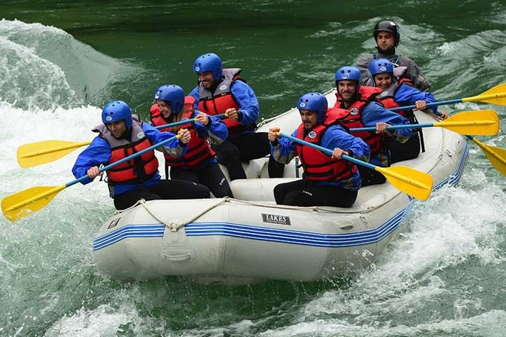 Bariloche: Classic rafting for the whole family full day - Photo 1 of 7