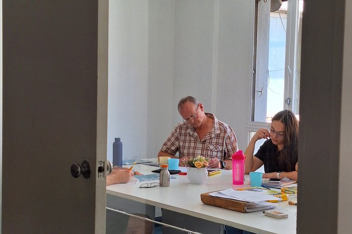 Learn English with Native Teachers - LINGUAS - Photo 1 of 3