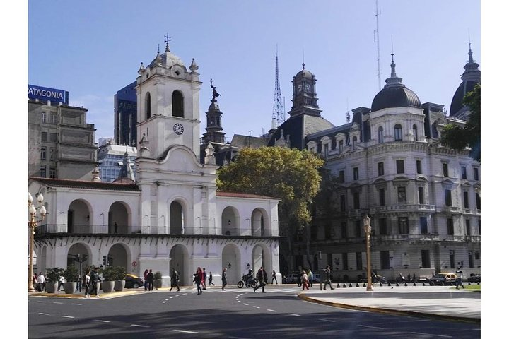 Visit the historic Plaza de Mayo