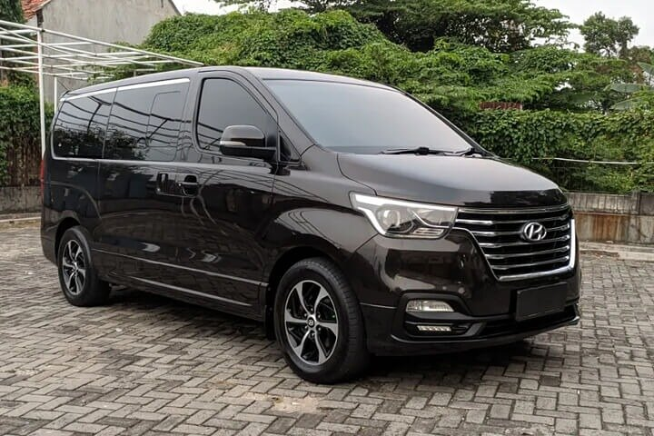 Private Transfer Bariloche Airport BRC to Bariloche or Villa La Angostura by van - Photo 1 of 6