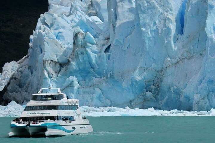 Glaciares Gourmet Premium Lounge boat Tour + El Calafate pick up - Photo 1 of 9