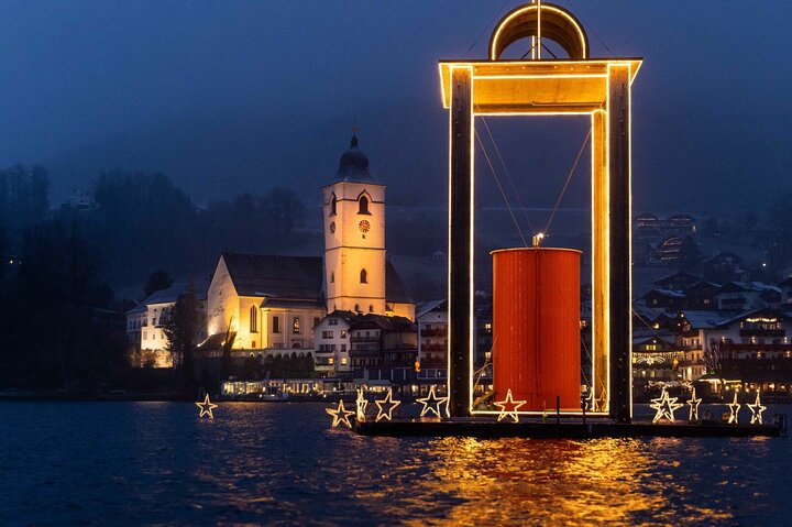 Twinkling lights illuminate the serene waters as charming lakeside villages boast festive spirit inviting you to stroll through historical streets and savor delightful holiday treats. A winter wonderland awaits!