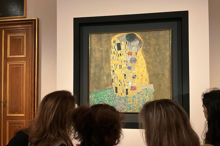 The Kiss by Gustav Klimt in the Belvedere Family Tour, 2023. Photo by Art with me! Museum Tours