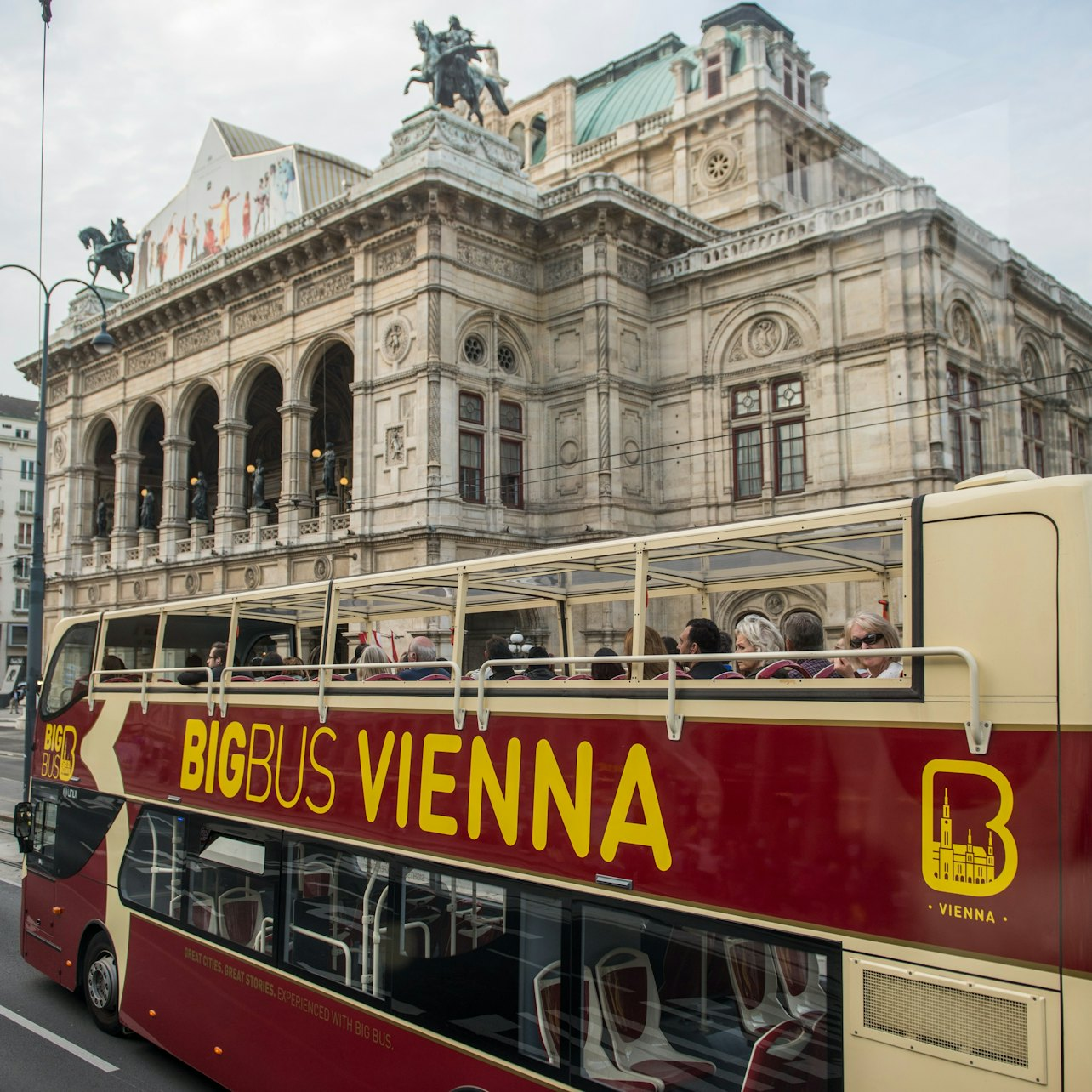 Big Bus Vienna: Live Guided Evening Tour - Photo 1 of 3