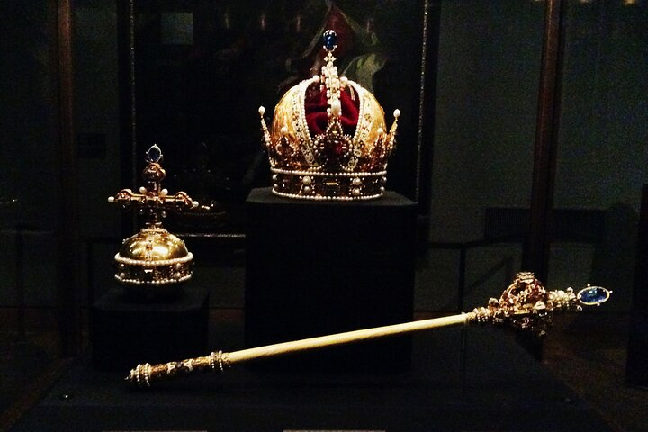 How to Pick a Crown. A Private Themed Tour of the Imperial Treasury (Kaiserliche Schatzkammer) / Tickets included - Photo 1 of 11