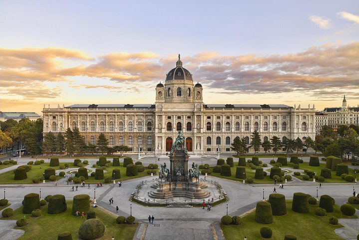 Explore the grandeur of Vienna's architectural marvels as you delve into the treasures of the Kunsthistorisches Museum and the Imperial Treasury revealing the rich legacy of the Habsburgs.