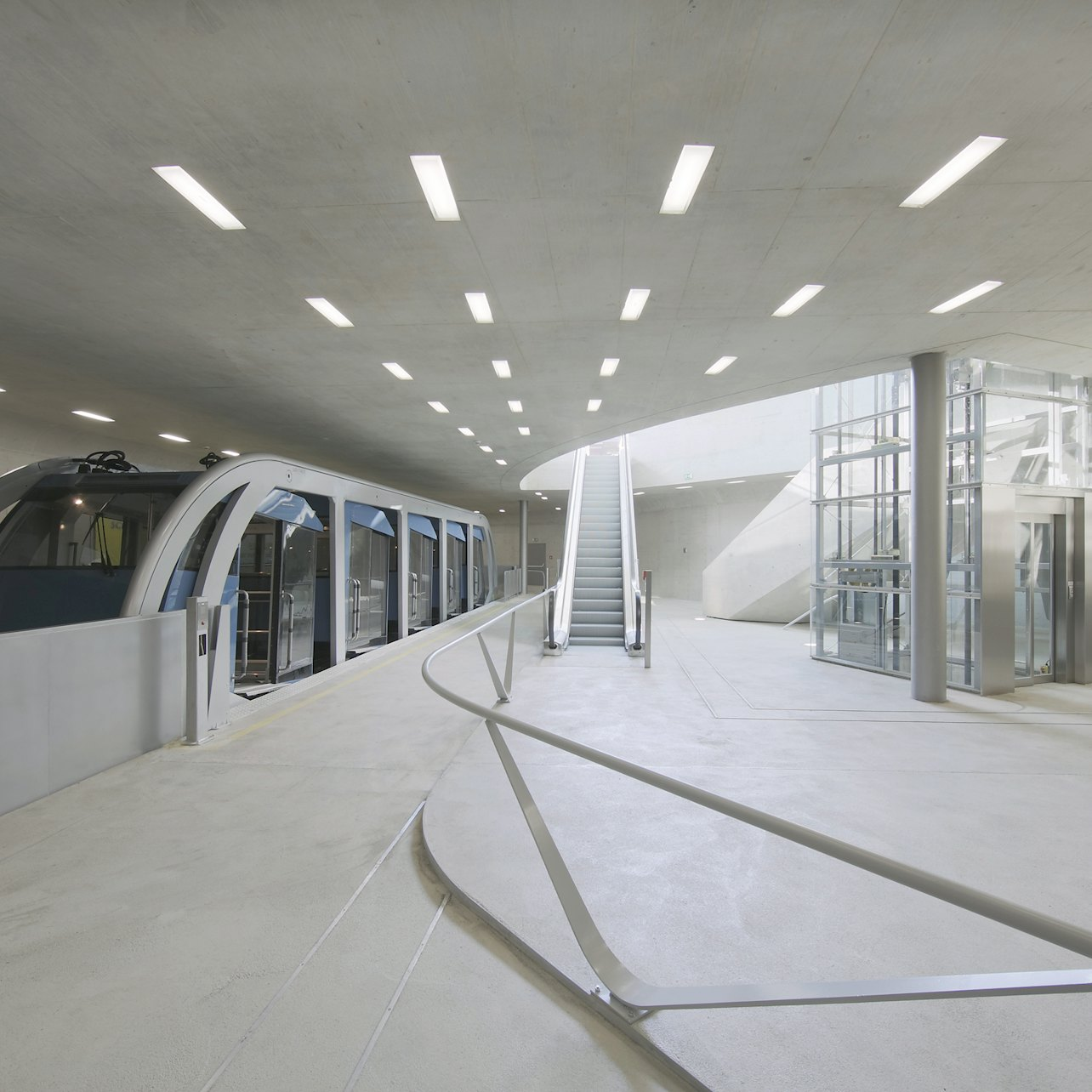 往復ケーブルカー乗車：インスブルック～フンガーブルクバーン - Photo 1 of 5