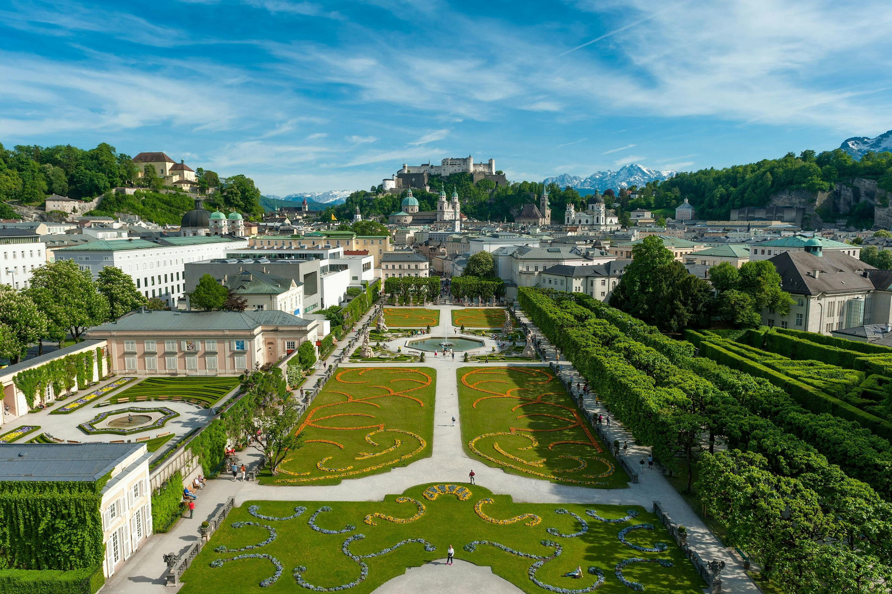 Salzburg, Hallstatt, Alps & Lakes: Guided Tour from Vienna in