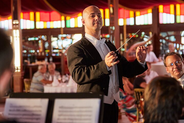 Immerse in a memorable evening of exquisite performances and delightful cuisine while serenaded by the enchanting melodies of Johann Strauss in a stunning Viennese setting.