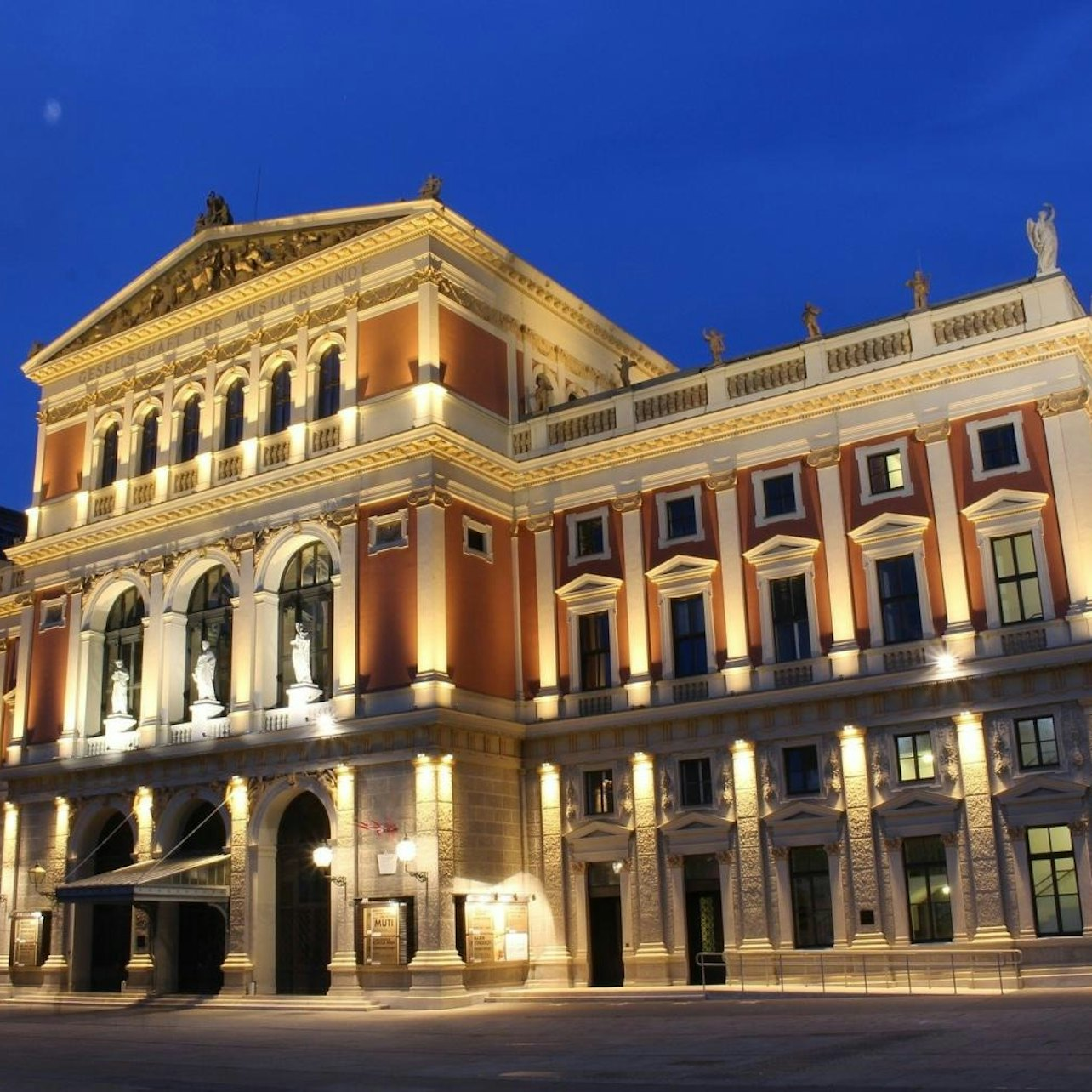 Vienna: Panoramic Evening Bus Tour - Photo 1 of 6