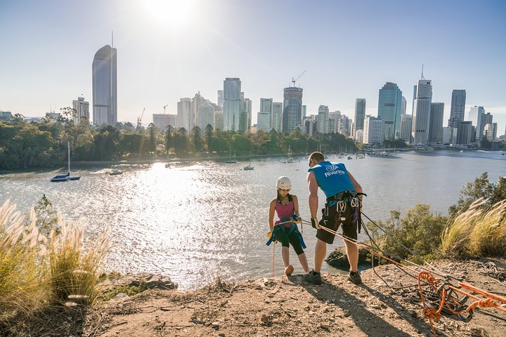 Feel the excitement of descending the Kangaroo Point Cliffs surrounded by breathtaking views of Brisbane's skyline and the tranquil river below while a skilled instructor guides your adventure.