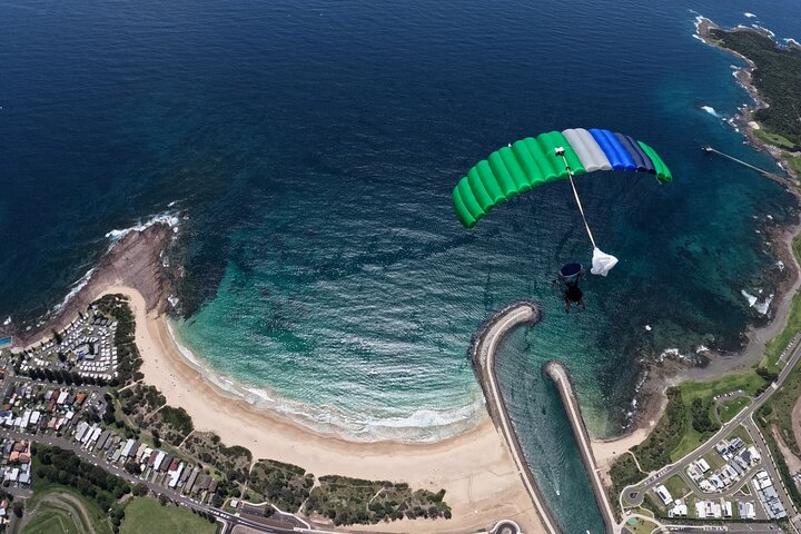 Tandem Skydive Shellharbour Beach 15,000ft - Photo 1 of 15