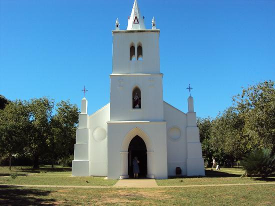 BROOME - 1 Full Day Dampier Peninsula and Aboriginal Communities Full Day Tour Fly Option - Photo 1 of 3