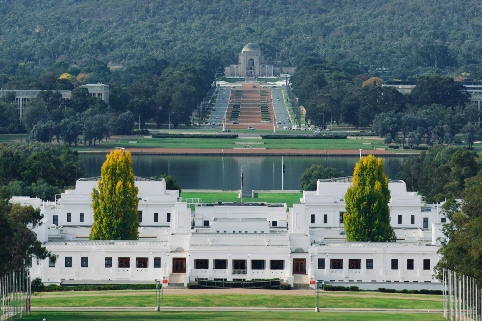 Canberra: Guided Tour + Roundtrip Transfer - Photo 1 of 7