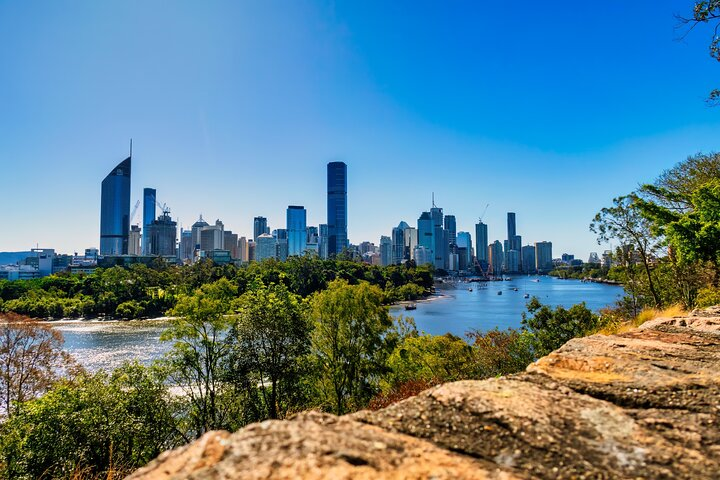 Explore Brisbane’s stunning skyline alongside the tranquil Brisbane River capturing unforgettable moments at iconic landmarks all tailored for cruise passengers seeking an unforgettable day ashore.