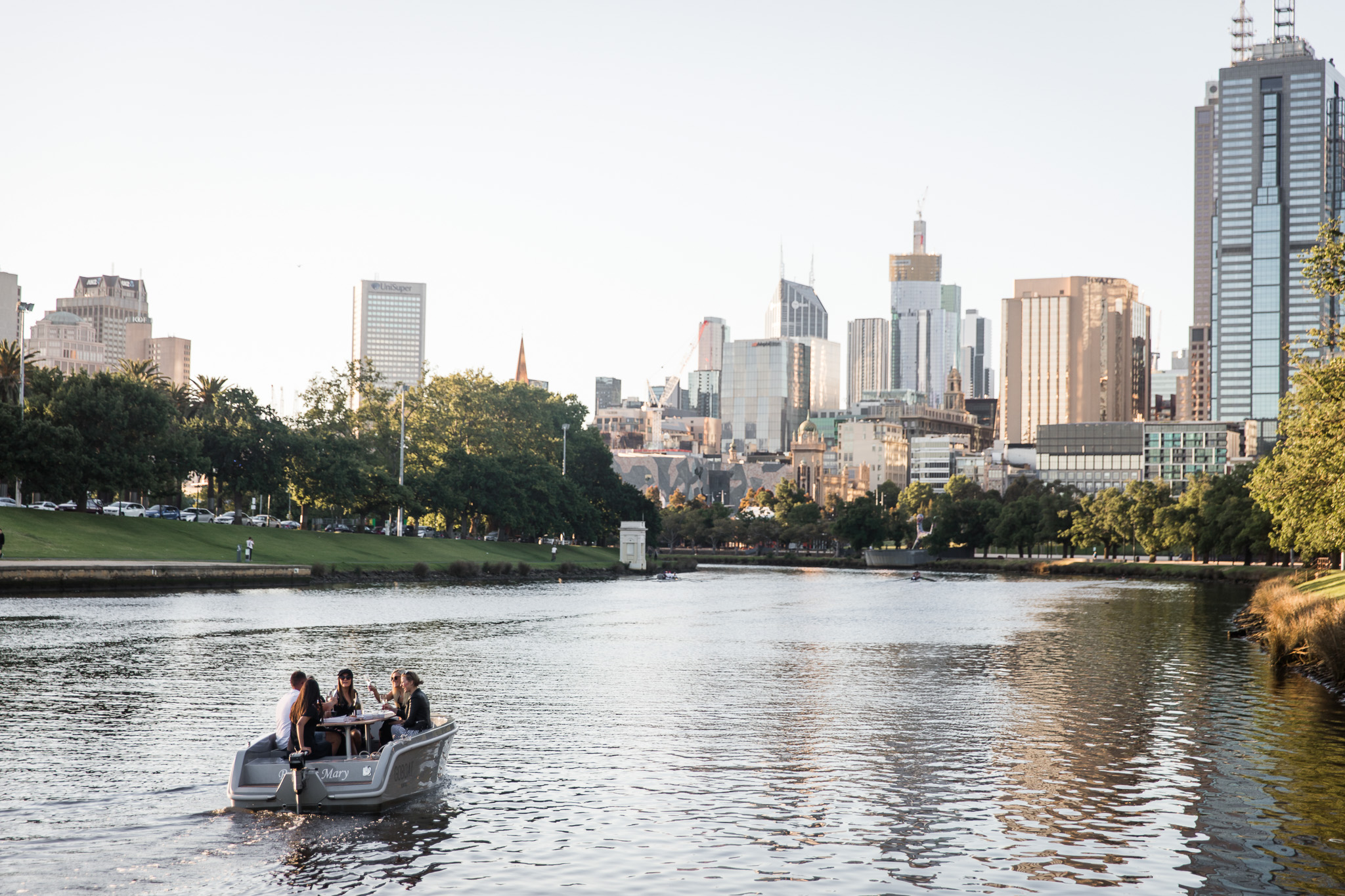 Skipper your own electric picnic boat along the serene Yarra River taking in Melbourne’s stunning skyline while enjoying a leisurely outing with friends. A perfect escape awaits!