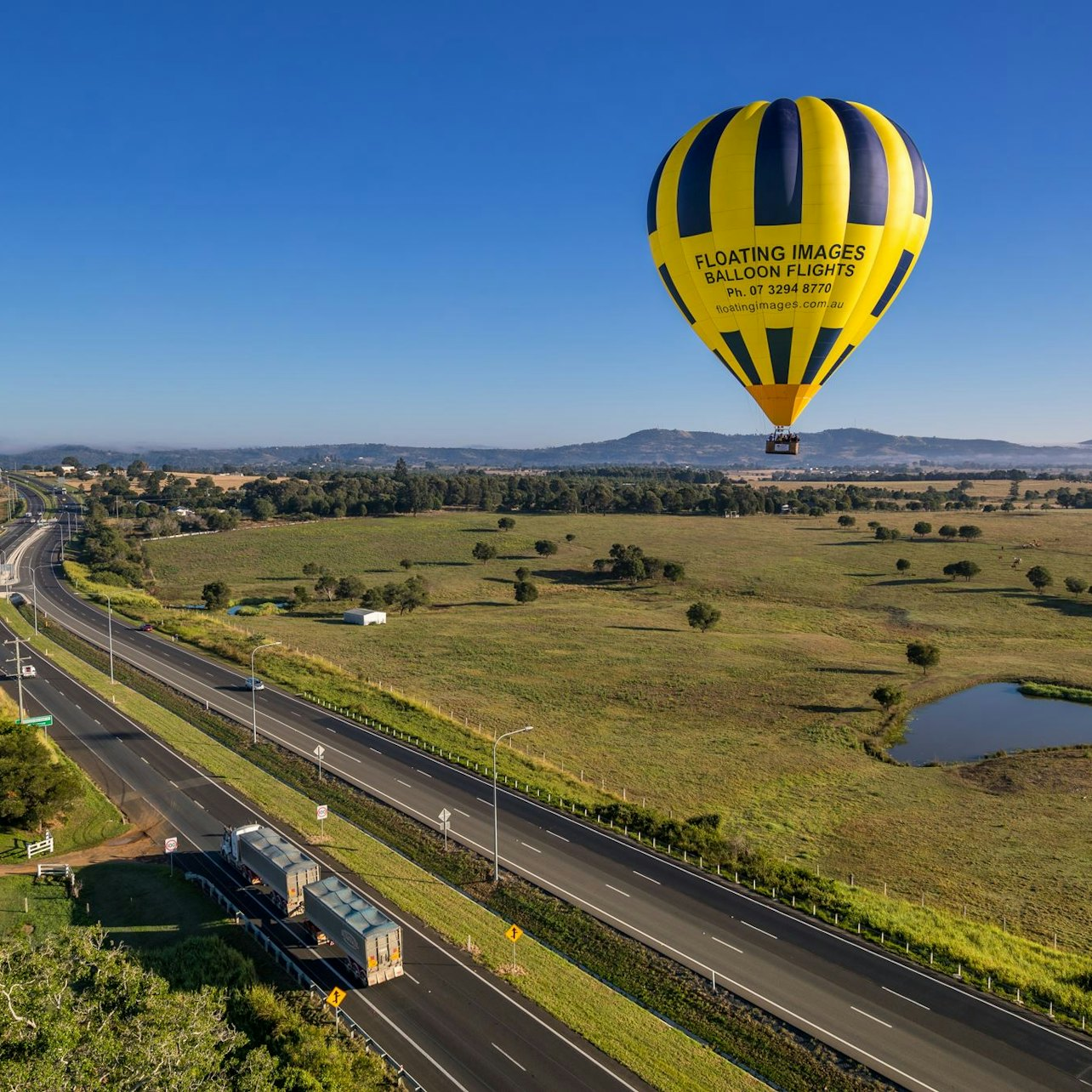 Experience breathtaking views of the Somerset countryside and Great Dividing Range as you drift peacefully in a hot air balloon above Brisbane's stunning landscapes.