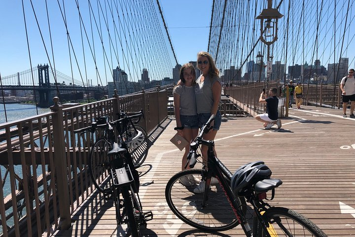 Manhattan and Brooklyn Bridge Bicycle Tour - Photo 1 of 6