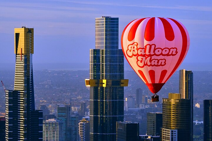Melbourne Premium Balloon Flight plus 5-Star champagne breakfast - Photo 1 of 9