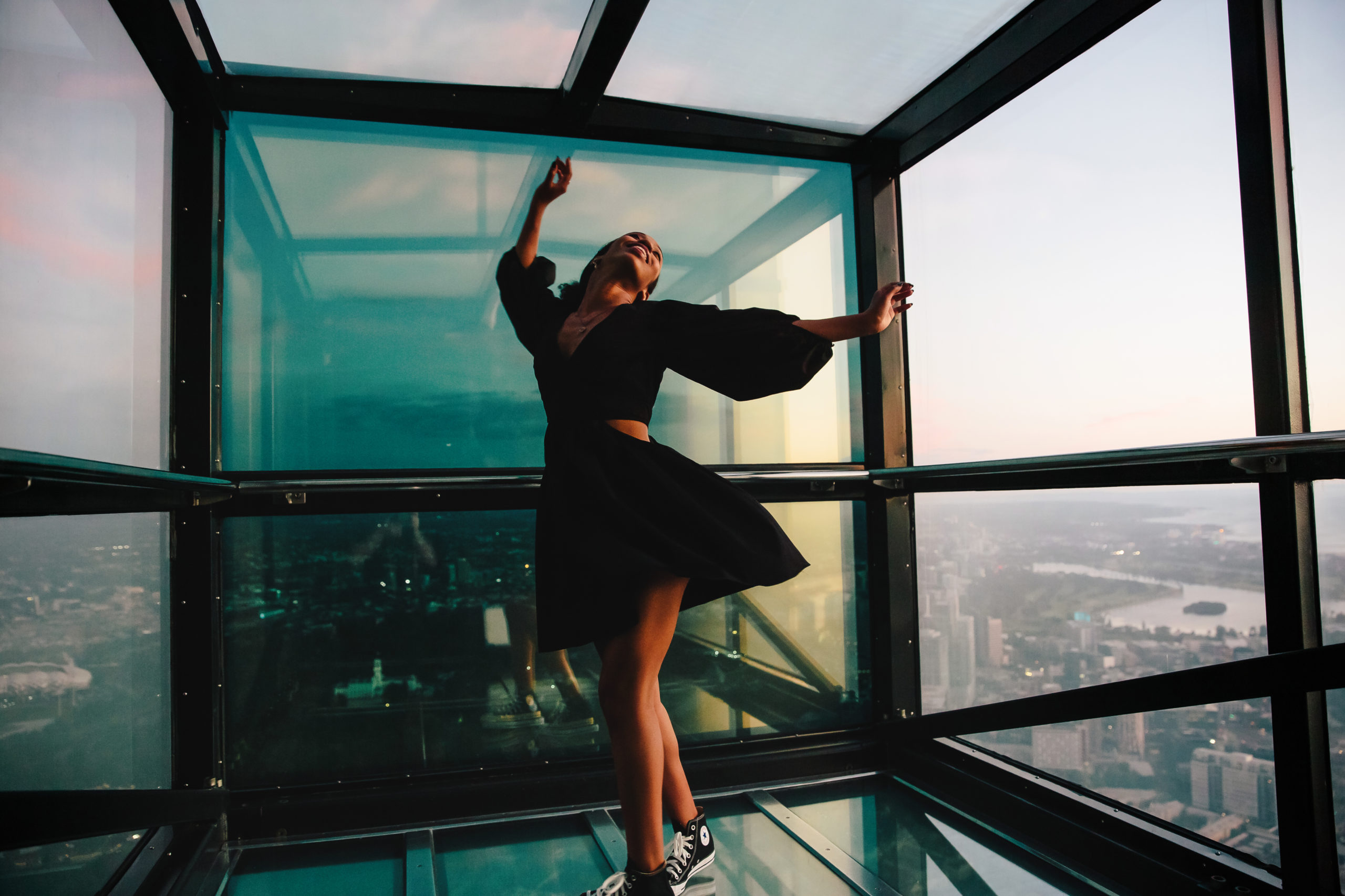 Experience Melbourne's skyline like never before from the Melbourne Skydeck. Stand in a glass cube suspended high above and enjoy breathtaking views of the city below.