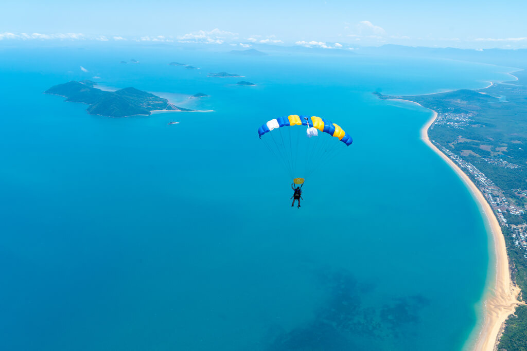 Mission Beach up to 15,000ft tandem skydive with Cairns return transfer - Photo 1 of 4