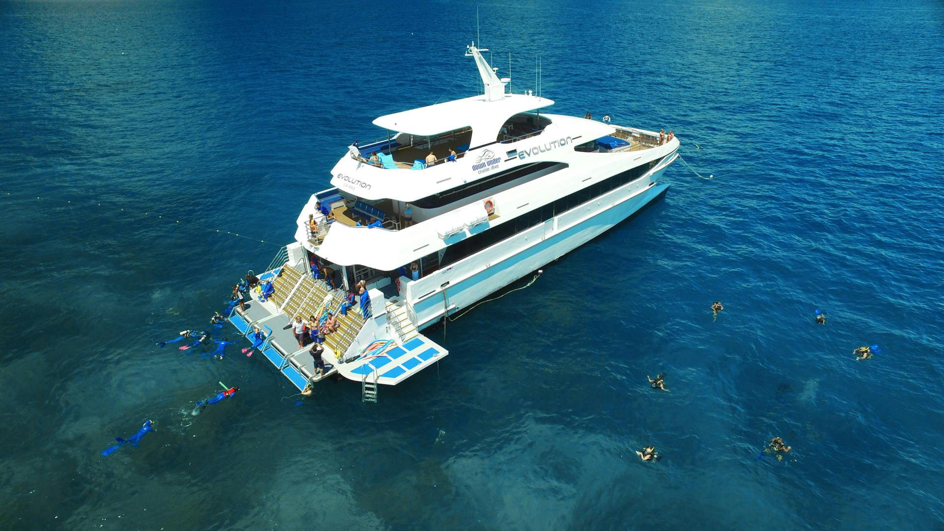 Cairns: Outer Great Barrier Reef Full-Day Tour with Lunch - Photo 1 of 8