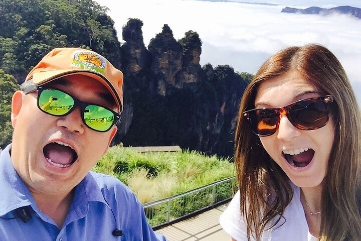 Experience the stunning beauty of the Blue Mountains with personalized guidance from an expert. Capture memories as you explore breathtaking vistas and interact with unique wildlife at Featherdale.