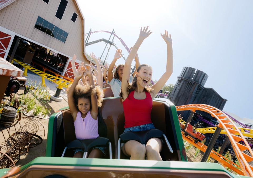 Warner Bros. Movie World + Sea World Combo Tickets - Photo 1 of 10