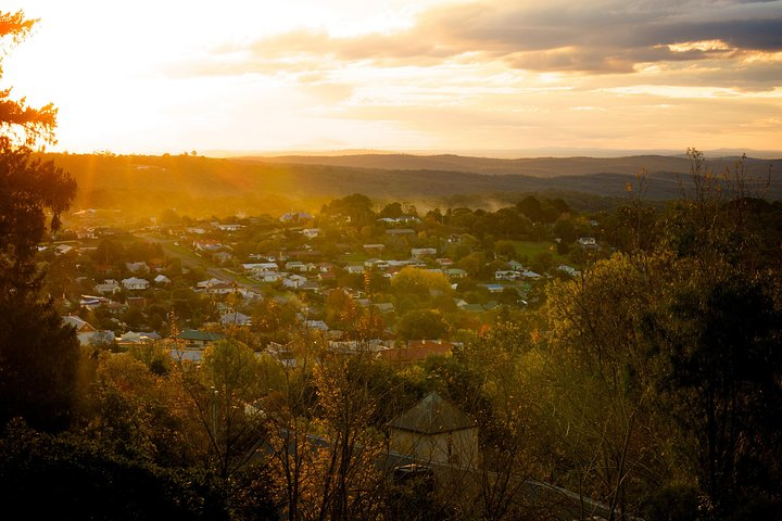 Experience the charm of Daylesford with its stunning landscapes quaint galleries and fresh local produce all set against a backdrop of rolling hills and golden sunsets.