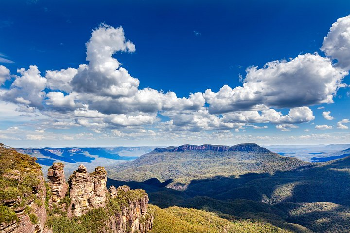The iconic Three Sisters