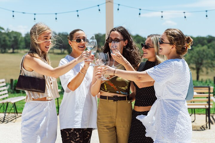 Enjoy an amazing wine tasting experience in The Hunter Valley