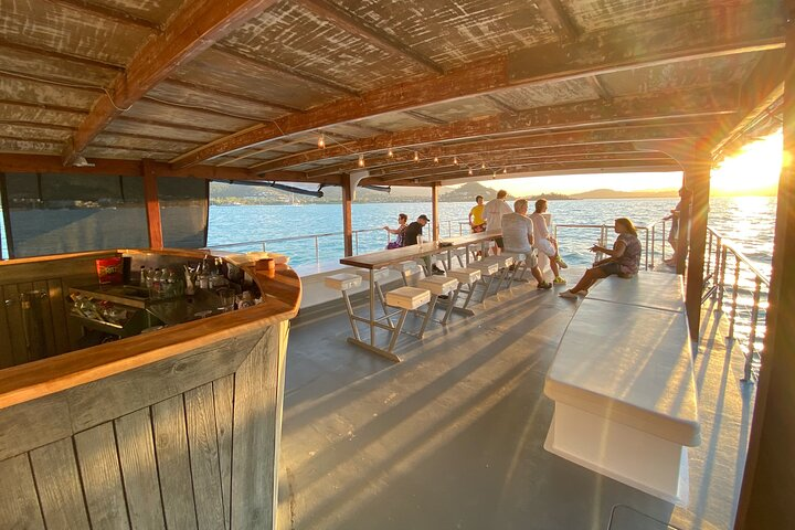 Sundowner Sunset Cruise Airlie Beach - Photo 1 of 8
