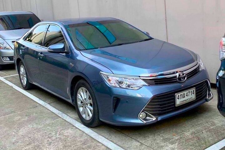 Experience seamless travel with our private car service designed for convenience and comfort. Whether solo or in a group enjoy reliable transfers in Melbourne.