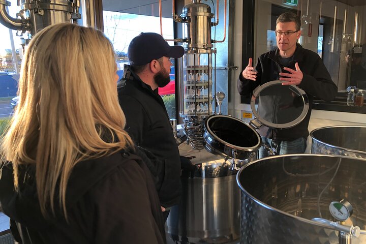 Discover the art of craft beverages as experts share their passion. Engage with the unique production processes of Sydney’s local breweries wineries and distilleries in an immersive experience.