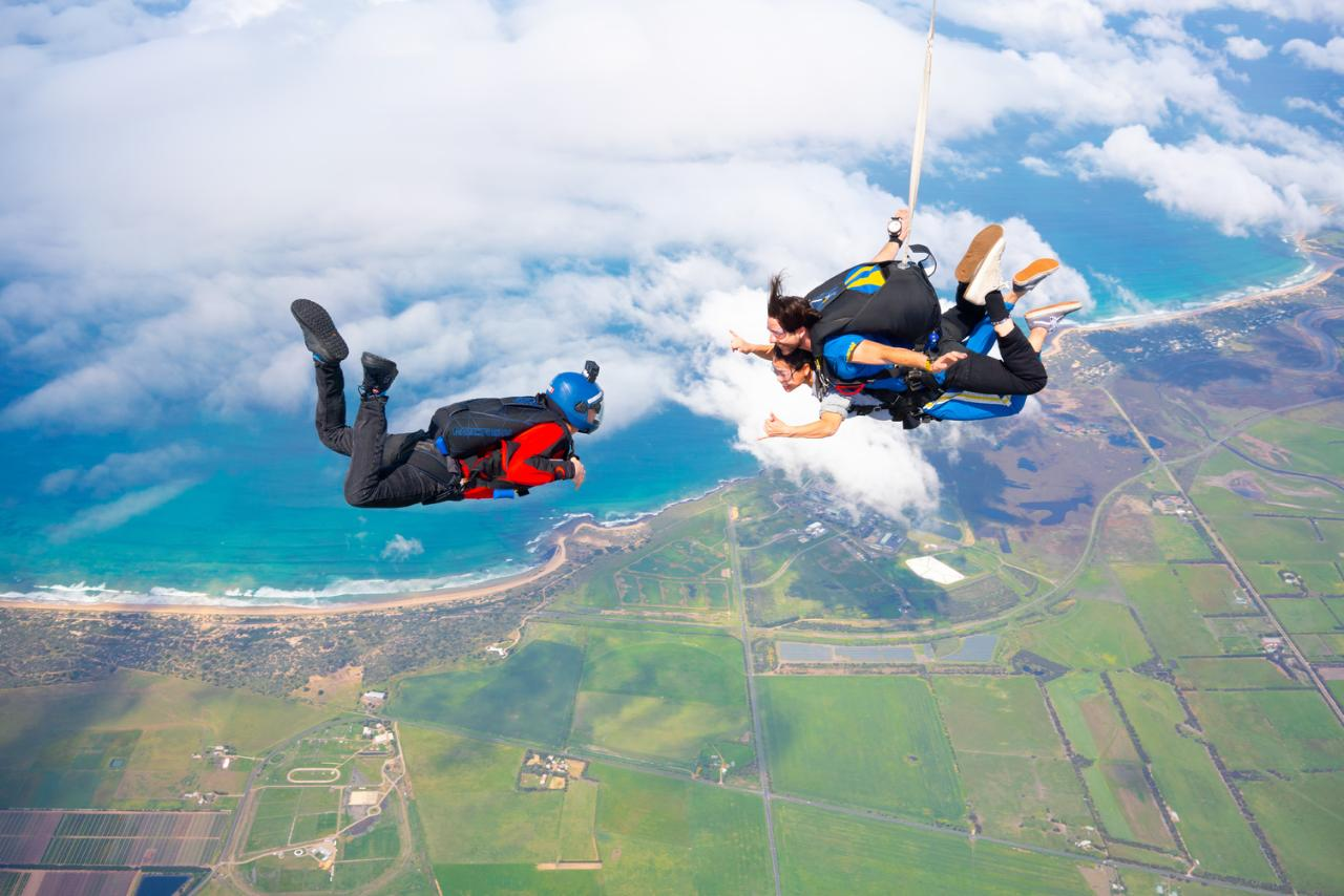 Weekday Great Ocean Rd up to 15,000ft tandem skydive with Melbourne return transfer - Photo 1 of 4
