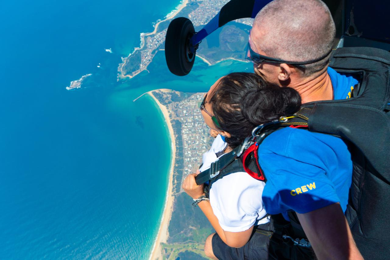 Weekday Newcastle up to 15,000ft tandem skydive with Sydney return transfer - Photo 1 of 4
