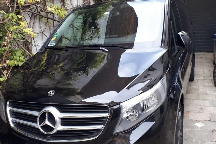 Brussels Shuttle Transfer <-> Paris-Charles de Gaulle Airport (1 to 8 PLACES)
  - Photo 1 of 5