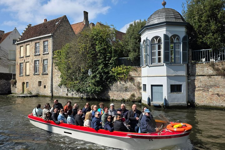 Boat trip, guided walk and chocolate - Photo 1 of 25