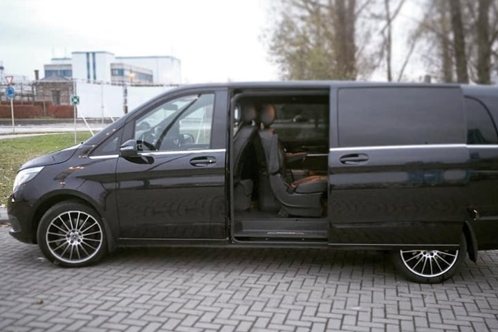 Taxi Shuttle Namur < - > Disneyland Paris (1 to 8 SEATS) - Photo 1 of 1