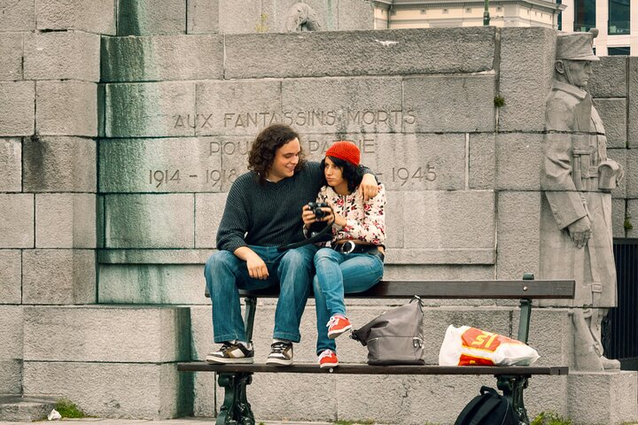 Capture the essence of Brussels as you explore its historic streets and share joyful moments. Perfect for budding photographers looking to create lasting memories in stunning locales.