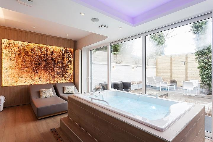 Relax in a serene private spa enjoying luxurious treatments and massages all in a tranquil environment. Unwind with friends or loved ones while savoring delightful refreshments.