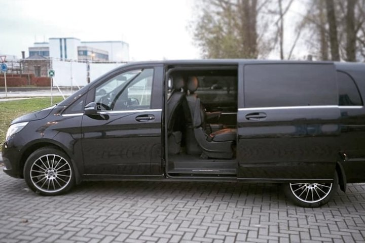 Transfer Antwerp <-> Luxembourg (1 to 8pl) - Photo 1 of 3