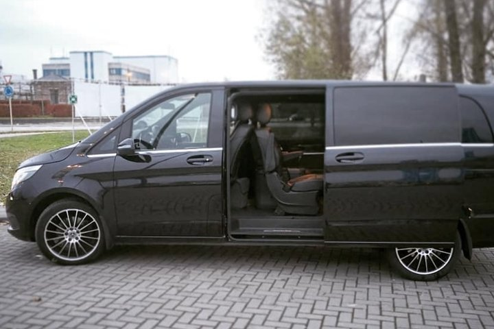 Taxi Brussels Airport < - > Airport DE Charleroi (1 to 8 places) - Photo 1 of 3