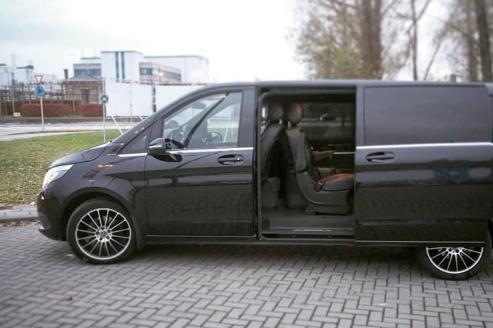 Transfer Ghent <-> Luxembourg (1 to 8 places) - Photo 1 of 1