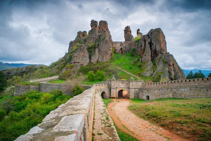 Day tour to the Natural wonders Belogradchik Rocks & Venetsa cave - Photo 1 of 16